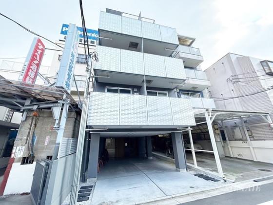 5階建てのシャープな外観です☆彡