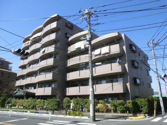 日当たりの良いしっかりとしたマンションです。