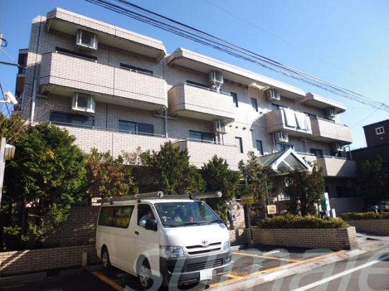 閑静な住宅街に建っています！