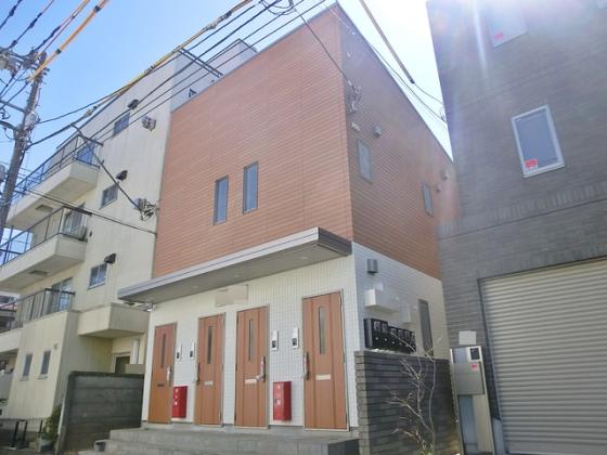 おしゃれな外観の鉄骨２階建てマンション♪